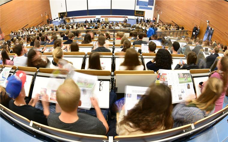 Klausuren kann man wiederholen, Partys nicht Vom Partylöwen bis zum Karrieremenschen: In jedem Hörsaal sitzen die unterschiedlichsten Studenten-Typen.