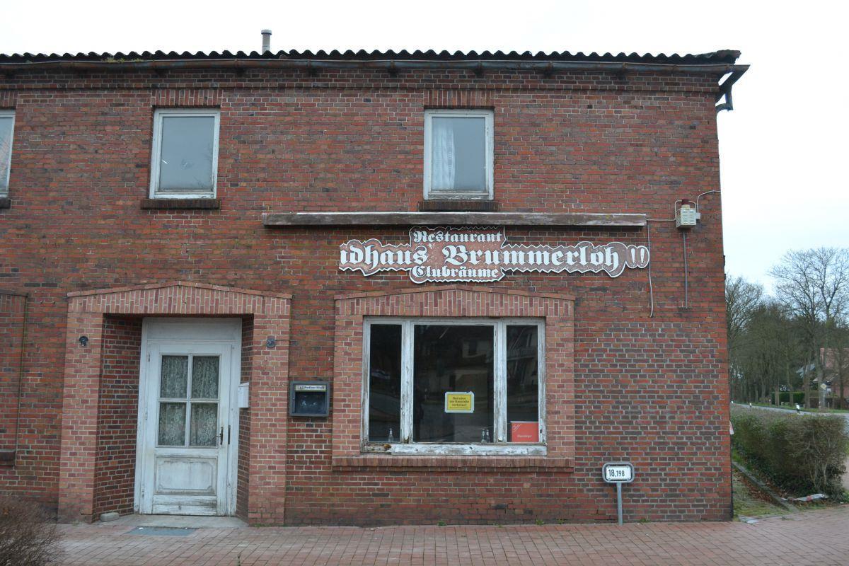 Vom schmucken Landhaus ist nicht mehr viel übrig: Die ehemalige Gaststätte Brummerloh. Aber nun hat ein Inder große Pläne mit dem alten Gebäude.