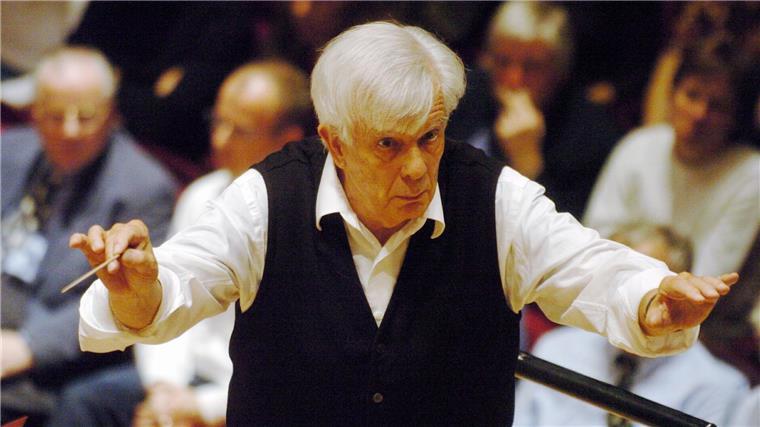 Musikwelt bestürzt über Tod von Christoph von Dohnányi Von 2004 bis 2011 leitete Dohnanyi das NDR-Symphonieorchester, das heute NDR Elbphilharmonie Orchester heißt. (Archivbild)