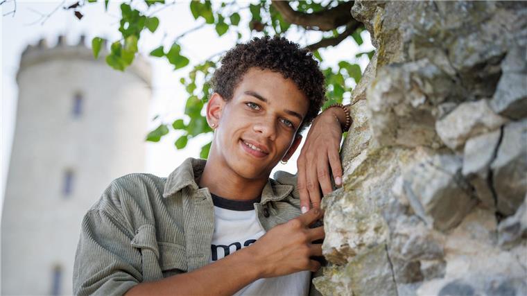Vom Schultheater nach Hollywood: Salimou Thiam startet durch Von Bielefeld nach Hollywood: Shooting-Star Salimou Thiam.
