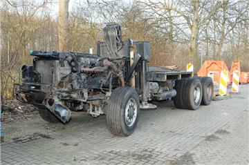 Von dem gestohlenen Lkw ist nicht mehr viel übrig geblieben. Die Polizei hat die Täter in Beverstedt festgenommen. 