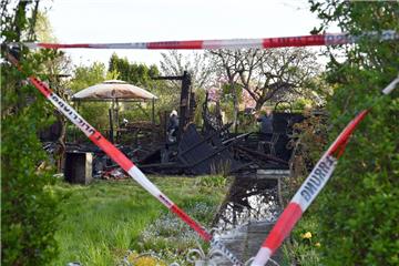 Von der abgebrannten Gartenlaube in Bremerhaven-Lehe ist nicht mehr viel übrig geblieben.