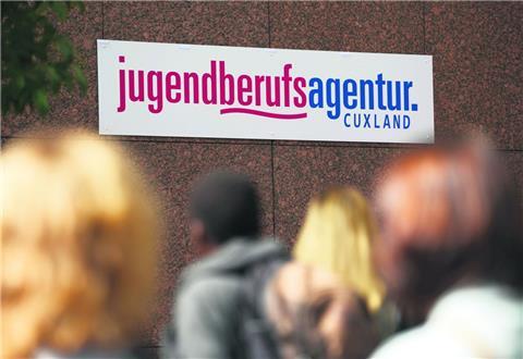 Von der Berufsschule über Jugend- und Sozialamt bis hin zur Arbeitsagentur: In der Jugendberufsagentur, die der Kreis ins Leben rufen will, sollen alle Behörden, die sich um junge Leute und ihren Berufseinstieg kümmern, an einem Ort zusammenarbeiten.  