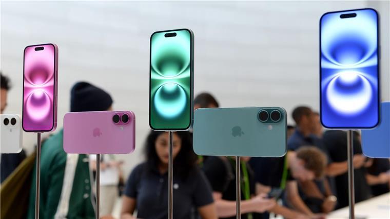 Von der Erleichterung profitiert besonders Apple: Die weitaus meisten iPhones und andere Geräte des Konzerns werden in China gebaut. (Archivbild)