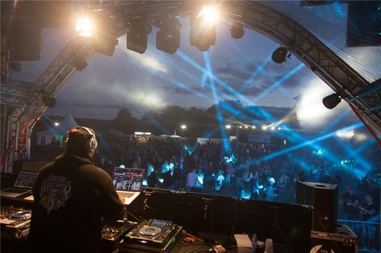 Von der Hauptbühne des DJ-Kollektivs Jens Roggenkamp von LiTo Donnern, Andre Nalin sowie Rob & Chris ging die größte Anziehungskraft fürs Partyvolk aus.