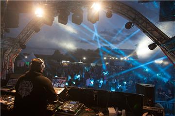 Von der Hauptbühne des DJ-Kollektivs Jens Roggenkamp von LiTo Donnern, Andre Nalin sowie Rob & Chris ging die größte Anziehungskraft fürs Partyvolk aus.