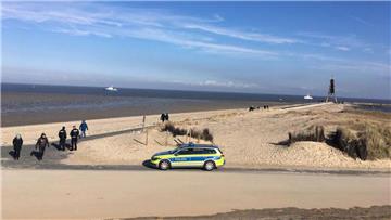 Von der Kugelbake bis zum Fährhafen in Cuxhaven wurde an Land, auf See und aus der Luft gesucht.