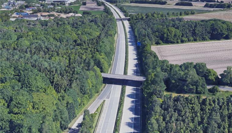 Von dieser Brücke bei Debstedt wurde ein Gegenstand auf die A27 geworfen.