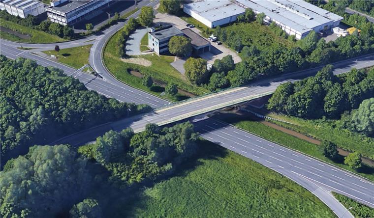 Von dieser Brücke in Bremerhaven ist ein Mann am Dienstagabend auf die Grimsbystraße gestürzt.