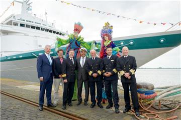 Von links: Michael Schulze (Kreuzfahrtdirektor), Raymond Kiesbye (Tourismuschef)...