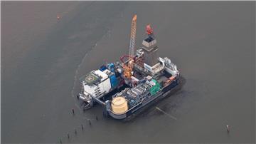 Von Mittelplate aus wird seit 1987 Öl in der Nordsee gefördert. (Archivbild)