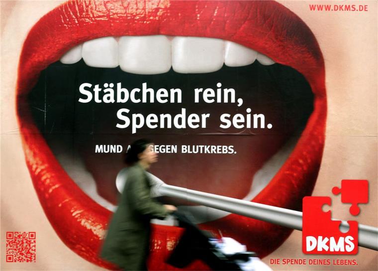 Von möglichen Spendern wird zunächst ein Wangenabstrich mit einem Wattestäbchen genommen.