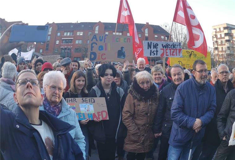 Von rund 3000 Teilnehmern sprechen die Veranstalter der Demo in Nordenham.