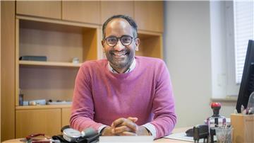 Von seinen Patienten lässt sich Umes Arunagirinathan einfach Dr. Umes nennen.