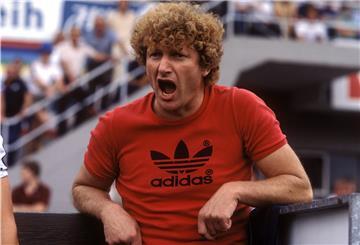 Vor 50 Jahren heuerte der Bremerhavener Uwe Klimaschefski als erster deutscher Fußball-Trainer in Israel an. Mit seinem Ex-Club Hapoel Haifa steht der heute 82-Jährige immer noch in Kontakt.