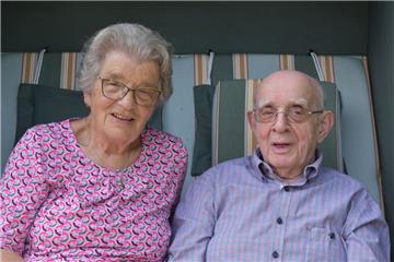 Vor 60 Jahren, am 29. August 1959, gaben sich Renate und Karl Heinz Allers das Ja-Wort. Heute feiert das Paar aus Schiffdorf diamantene Hochzeit.