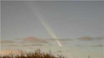 Vor allem abends dürfte der Komet Tsuchinshan-Atlas in Niedersachsen und Bremen zu sehen sein - dann erwartet der Deutsche Wetterdienst nur wenige Wolken. Nachts soll die Bewölkung zunehmen.
