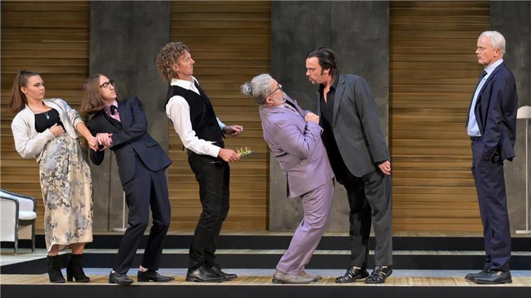 Premiere am Stadttheater Bremerhaven: Komödien-Spaß mit Schuhplattler und Grütze