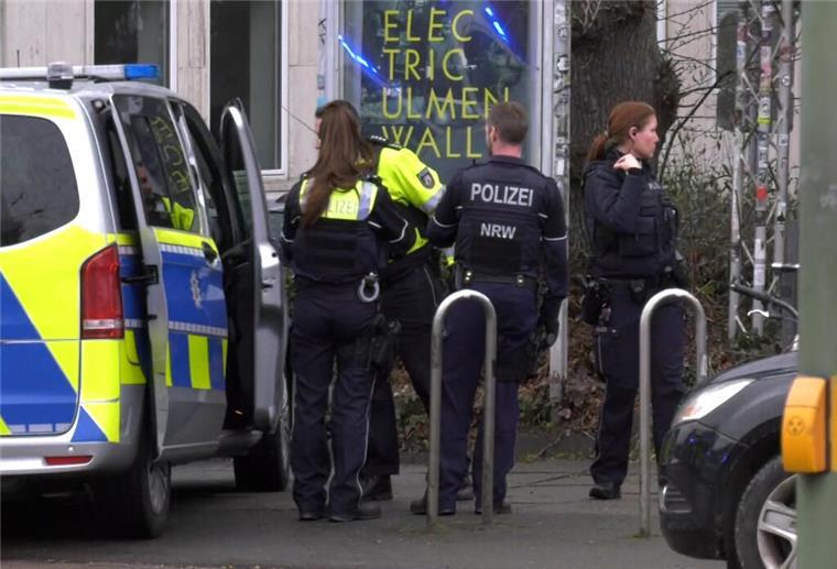  Polizisten und Retungskräfte sind im Einsatz. 