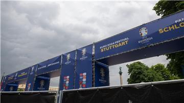 Vor dem letzten EM-Vorrundenspiel in Stuttgart hatte ein Unwetter das Public Viewing auf dem Schlossplatz unterbrochen.