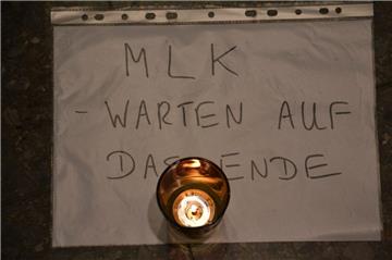 Vor dem Sitzungssaal des Kreishauses in Rotenburg lag gestern ein Zettel mit der Aufschrift „MLK – warten auf das Ende“. Daneben stand ein Grablicht. Das Siechtum des Zevener Martin-Luther-Krankenhauses fand gestern kein Ende. Möglicherweise wird das Aus im März beschlossen.