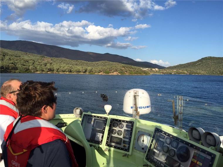 14 Tage als Retter in der Ägäis Vor der griechischen Küste hat Angela Hellwig auch schon mal das Steuer des Rettungskreuzers "Minden" übernommen.