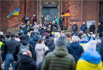Vor der Großen Kirche versammelten sich die Demoteilnehmer zur Kundgebung.