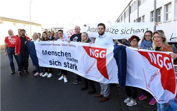Vor der Mitgliederversammlung bei der Gewerkschaft NGG probten die Teilnehmer schon mal den Aufstand. 