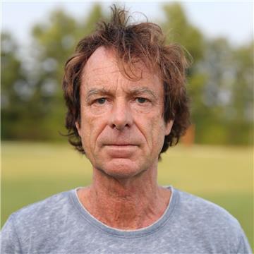 Vor der Saison begann Jann Schütt als Trainer des Fußball-Kreisligisten Schwarz-Rot Esenshamm. Nun hat er wegen Differenzen mit dem Vorsitzenden Siegfried Adamietz aufgehört.