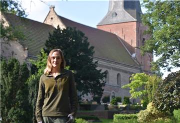 Vor drei Monaten begann Daniela Brachmann ihren Job als Friedhofsgärtnerin an.