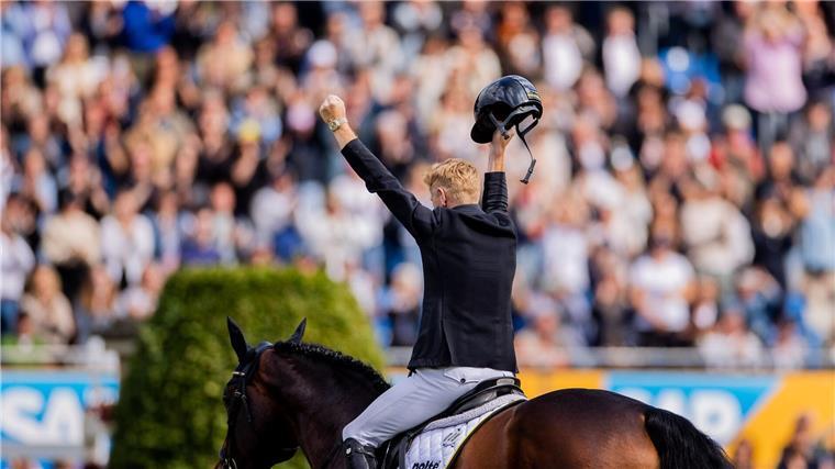 Ehning: Keine CHIO-Titelverteidigung mit Stargold Vor einem Jahr hatte Ehning im Sattel von Stargold beim CHIO zum dritten Mal den Großen Preis gewonnen.