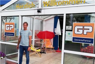 Vor fast 15 Jahren hat Thomas Harzmann den Getränkeabholmarkt an der Großensieler Straße eröffnet. Am Sonnabend ist der letzte Verkaufstag.