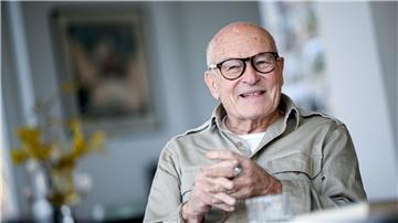 Vor Tagen noch hatte Volker Schlöndorff wegen der Filmförderung Alarm geschlagen - jetzt zeigt er sich erleichtert (Archivbild)