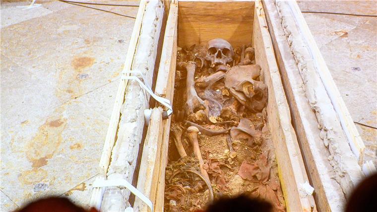 Vor ungefähr 1.000 Jahren wurde Otto der Große beigesetzt. Nun soll er einen neuen Sarg bekommen.