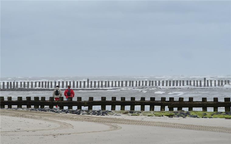 Wangerooge: Im Watt festgefahrene Fähre freigeschleppt Vor Wangerooge (Foto) haben Seenotretter eine Fähre freischleppen können.