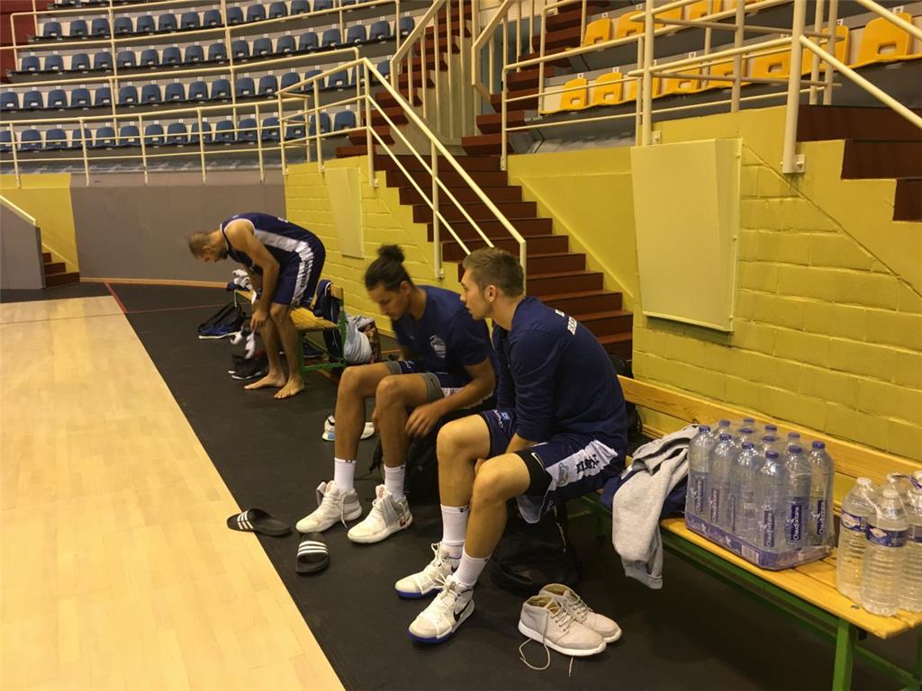 Vorbereitung für das Training mit Adrian Breitlauch (rechts) und Michael Kessens...
