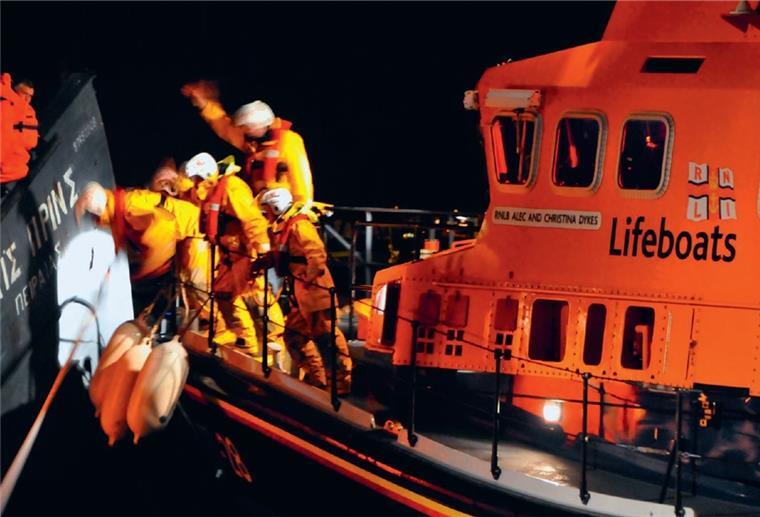 Foto von einem Rettungseinsatz auf See