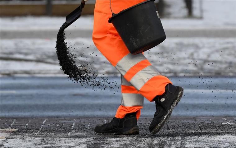 Vorsicht! Heute und morgen soll es glatt auf den Straßen in der nord24-Region werden.