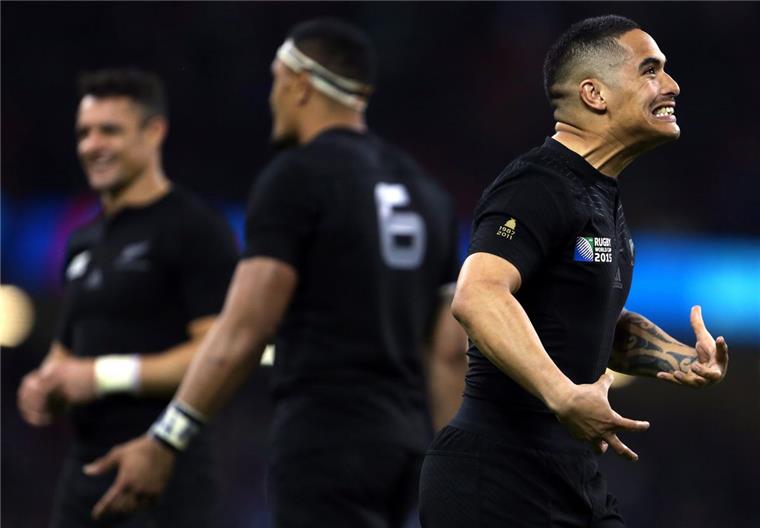 Vorzeitig nach Hause geschickt: Der Neuseeländer Aaron Smith (rechts) muss sich nun vor dem Rugby-Verband erklären. 
