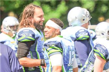 Wachwechsel bei den Seahawks: Taylor Budd (links) im Gespräch mit seinem Nachfolger Michael Whitley.