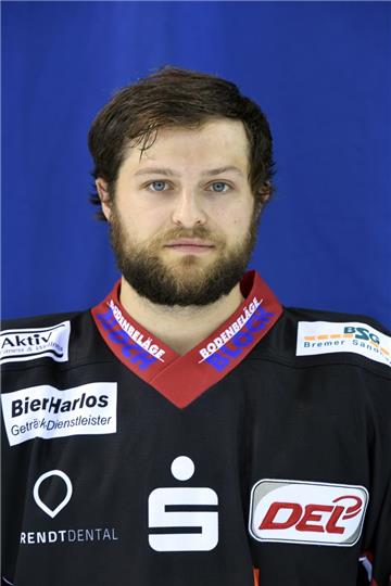 Wade Bergman ist gelernter Eiskunstläufer.