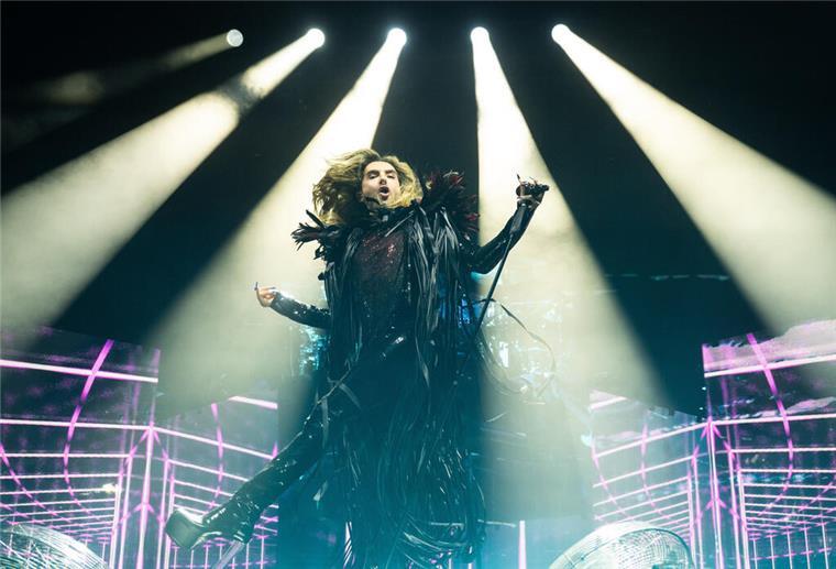  Bill Kaulitz steht beim Tourauftakt der Band Tokio Hotel in der MHP Arena auf der Bühne.  Während Bill Kaulitz und Tom Kaulitz seit Jahren in den USA leben, sind Gustav und Georg in Deutschland geblieben. 