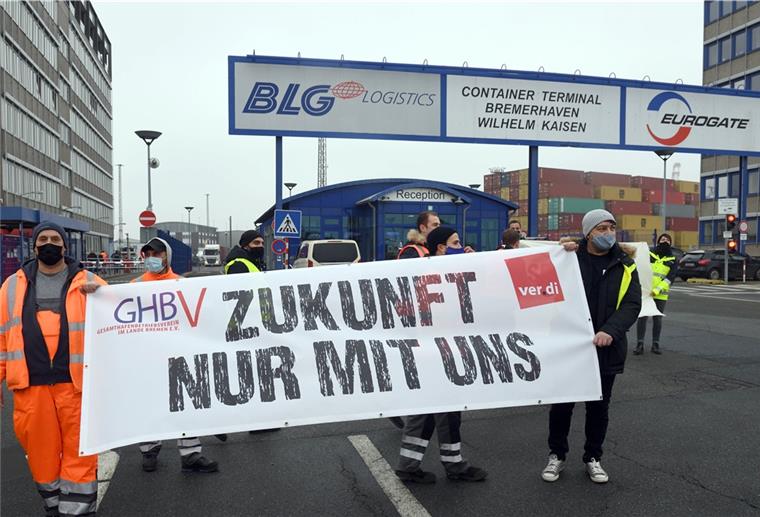 GHB-Rettungskonzept sieht Kündigungen vor Während der Insolvenzantrag Anfang Dezember gestellt wurde, demonstrierten die Hafenarbeiter vor dem Gatehouse. Nun liegt das Sanierungskonzept vor. Laut Gewerkschaft Verdi ist dort von Kündigungen die Rede.