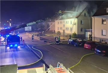 Während der mehrstündigen Löscharbeiten war die Martin-Pauls-Straße gesperrt.