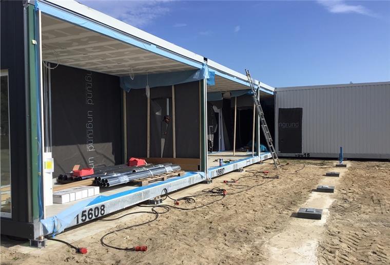 Während der Sommerferien 2021 stellt Seestadt-Immobilien auch einen weiteren großen Komplex an Mobil-Klassen auf dem Gelände Werftstraße, an der Geeste, auf.