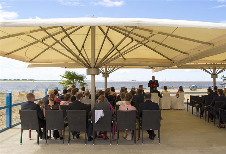 Atemberaubendes Ambiente vermittelt das perfekte Hochzeitsfeeling Trauung Sandbank Bremerhaven