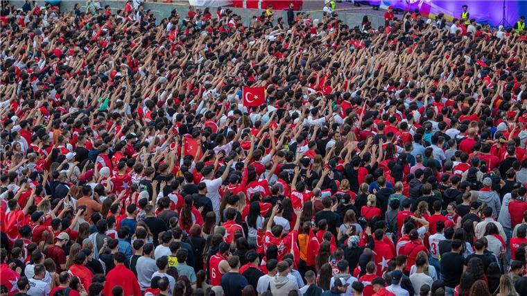 Während des Spiels Spiel zwischen Tschechien und der Türkei war es am Mittwoch in der Stuttgarter Fanzone zu einer Messerattacke gekommen.