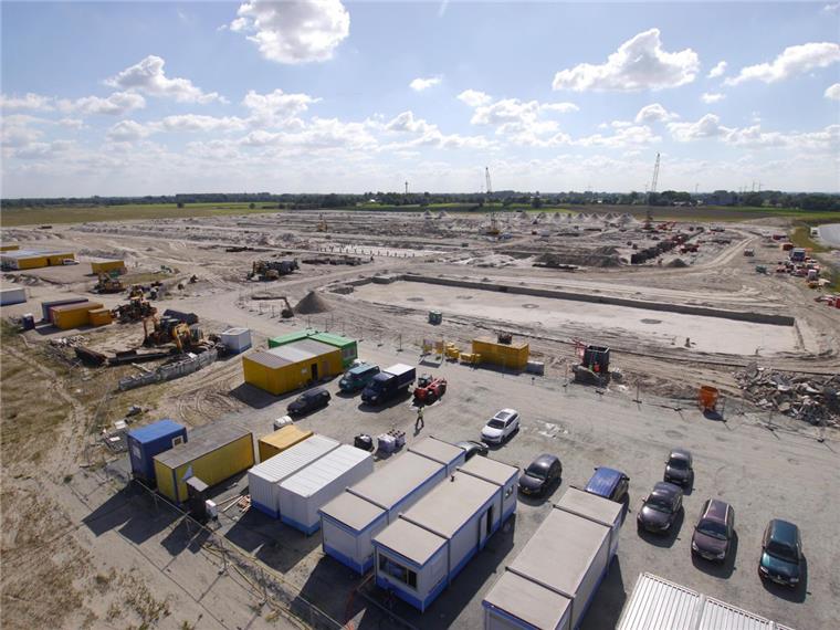 Siemens dreht am Personalkarussell Während die Baustelle für das neue Offshorewerk von Siemens in Cuxhaven gerade wie eine überdimensionierte Sandkiste aussieht, beschäftigt sich der Konzern bereits intensiv mit Personalfragen.