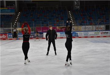 Menschen beim Eislaufen