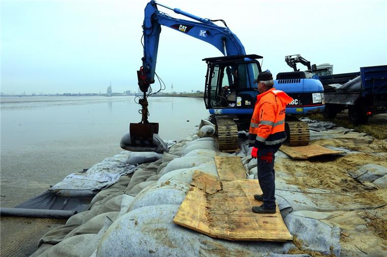 Senator bittet um Verzicht auf Klage gegen den Offshore-Terminal Die Baurabeiten für den Offshore-Terminal haben begonnen.